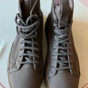 New In Box Moncler Men Achard Shoes Sneakers Size EU 43 & pair of dust bags